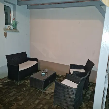 Ayna 1, Direkt An Der Schweizer Grenze