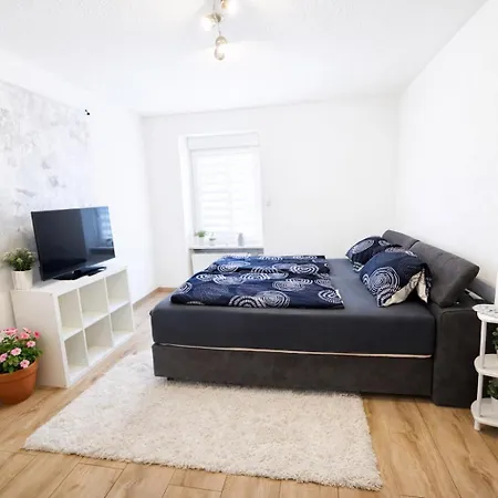 Ayna 1, Direkt An Der Schweizer Grenze